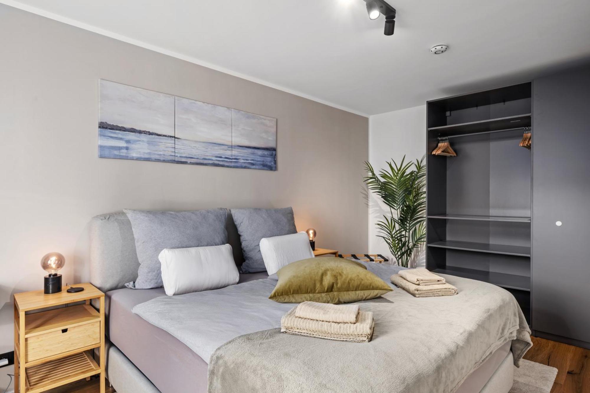 Edler Wohnraum Luxurioeses Apartment Mit Balkon, Boxspringbett, Kaffeevollautomat, Lift & Parkplatz 켐니츠 외부 사진