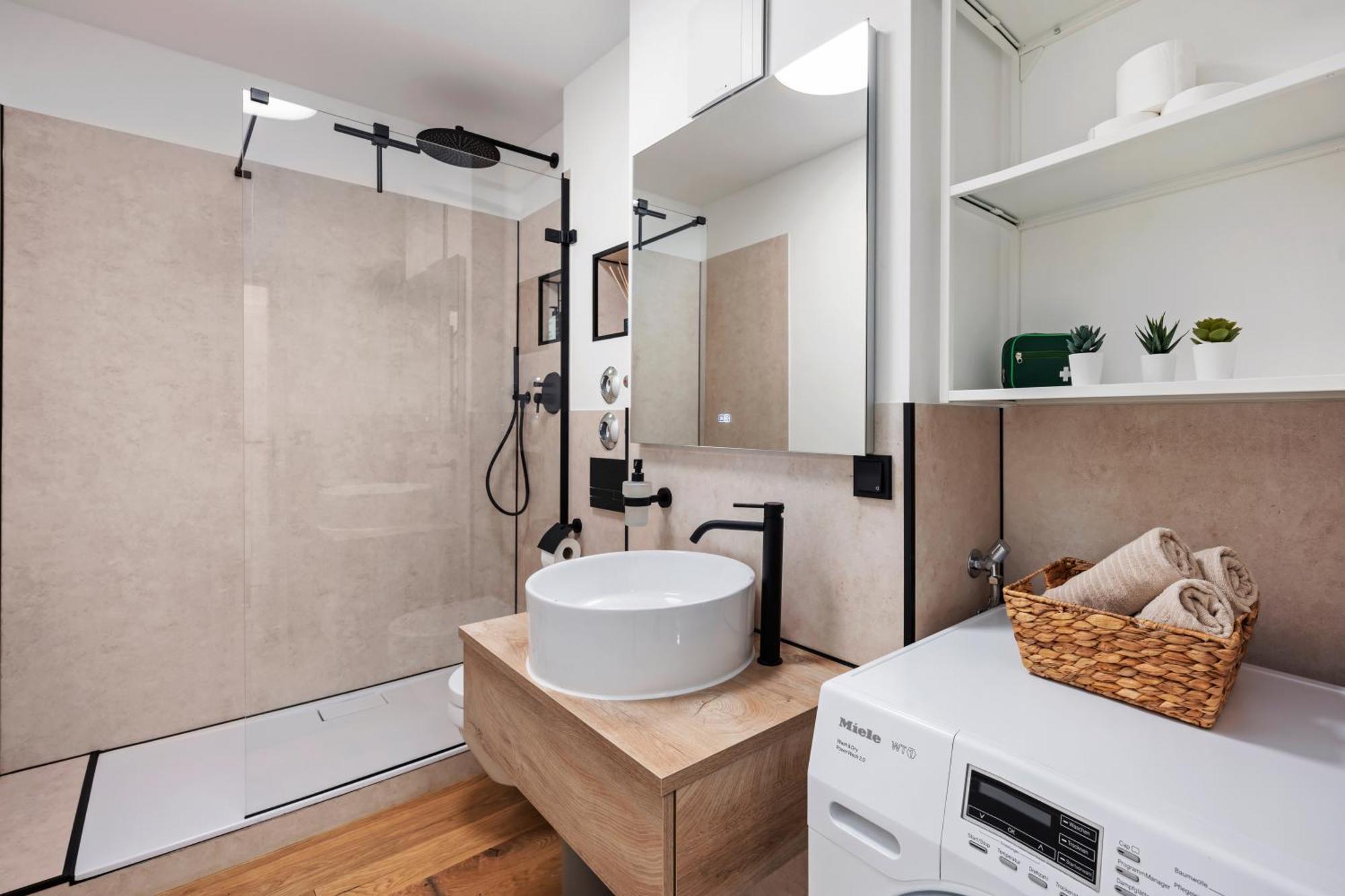 Edler Wohnraum Luxurioeses Apartment Mit Balkon, Boxspringbett, Kaffeevollautomat, Lift & Parkplatz 켐니츠 외부 사진